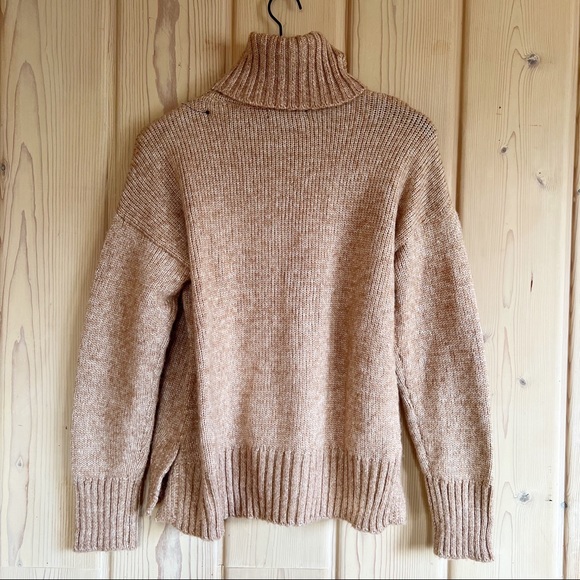 NWT Banana Republic Cozy Oversized Turtleneck Camel Sweater Size XS - Picture 4 of 7